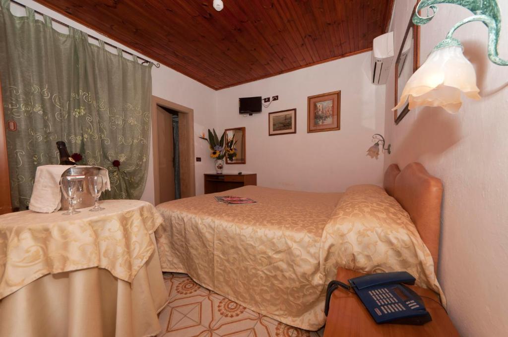 Hotel Villa Franca Forio di Ischia Zimmer foto